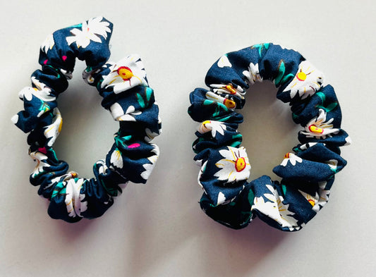 Daisy Scrunchie